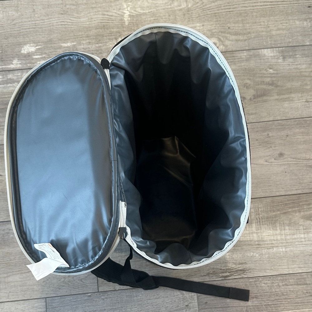 Igloo Gray And Black Backpack Cooler - image 3